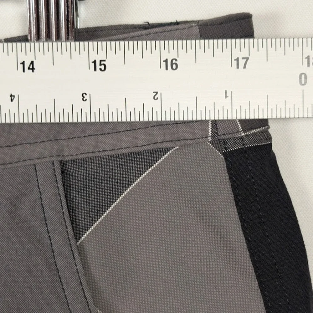 Lululemon Kahuna‎ Plaid Shorts Mens 35 Grey Black 12